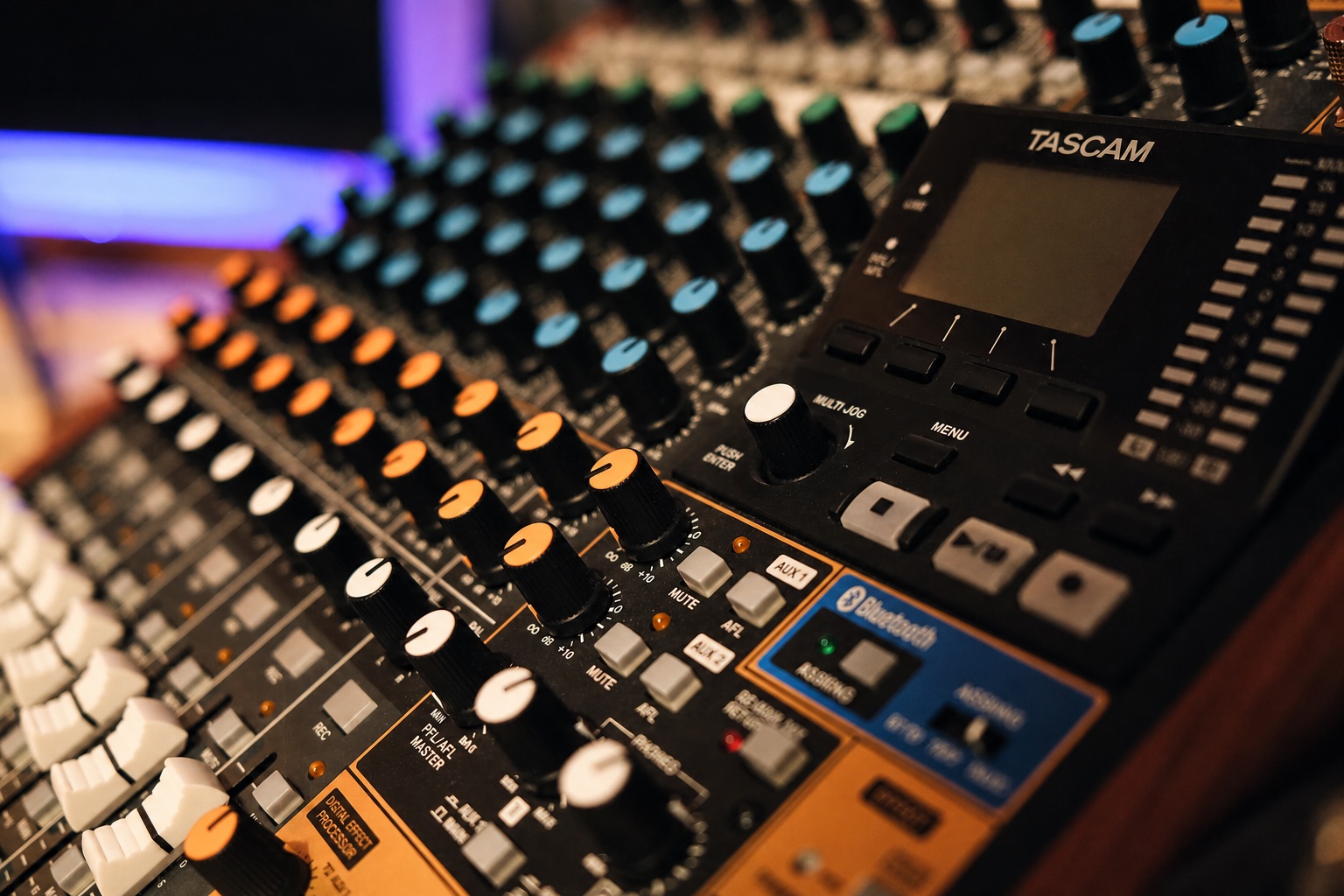 Tascam Mischpult im Studio
